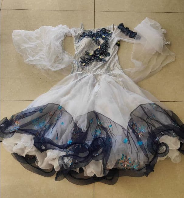 ★美品 お得　社交ダンスドレス 花火刺繍スタンダードドレス M