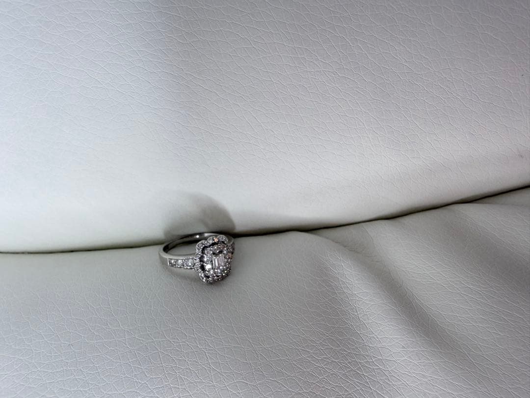 エメラルドカット ダイヤモンドリング