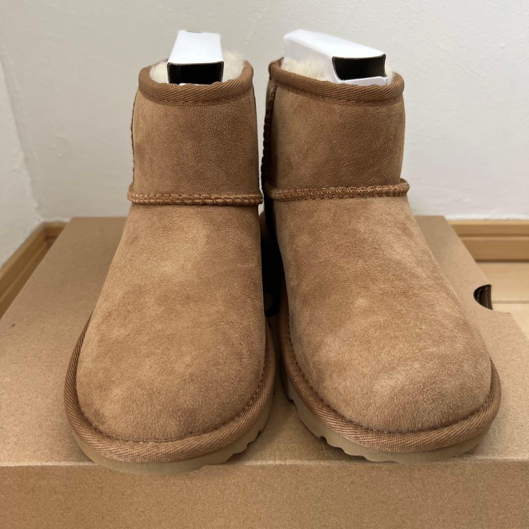新品未使用・UGG クラシックミニ ムートンブーツ　キッズ21cm