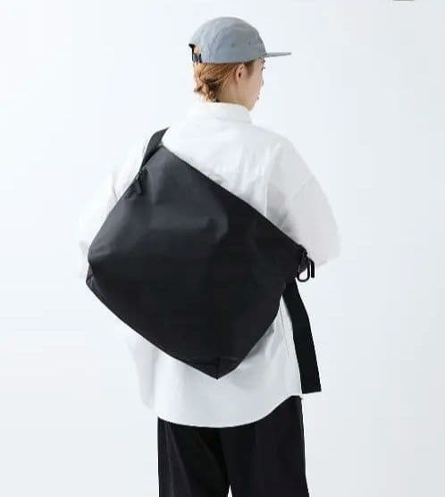 【試着のみ】meltum ナイロンメッセンジャーバッグ
