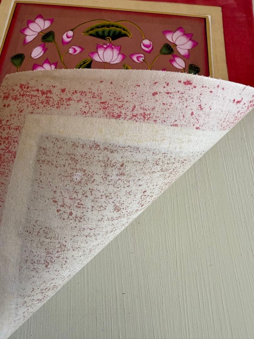 インド手描きピチャワイ画　牛と蓮の花の絵画