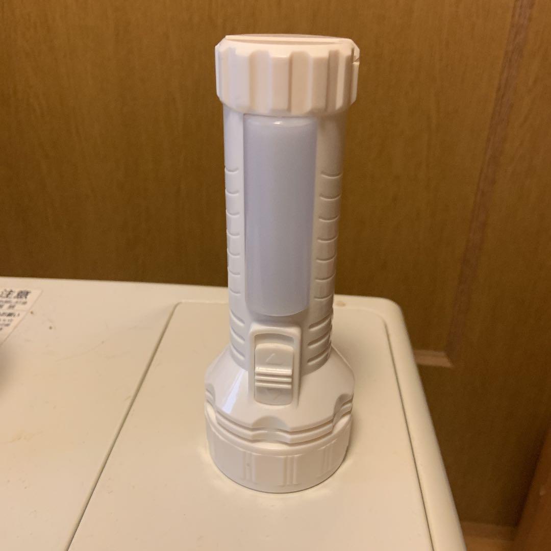 100均で買った潰れてしまった懐中電灯