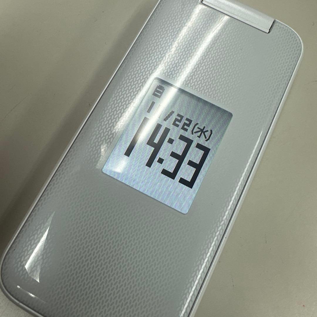 NTT docomo らくらくホン ホワイト