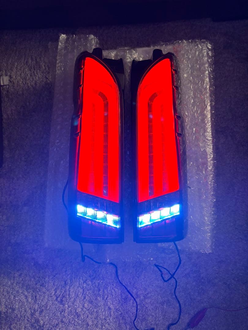 ハイエース200系テールランプヴァレンティ×ROWENコラボ廃盤限定希少品