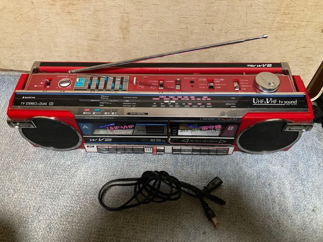 懐かしいレアサンヨーWV-2 赤色 ラジカセ オートリバースジャンク品