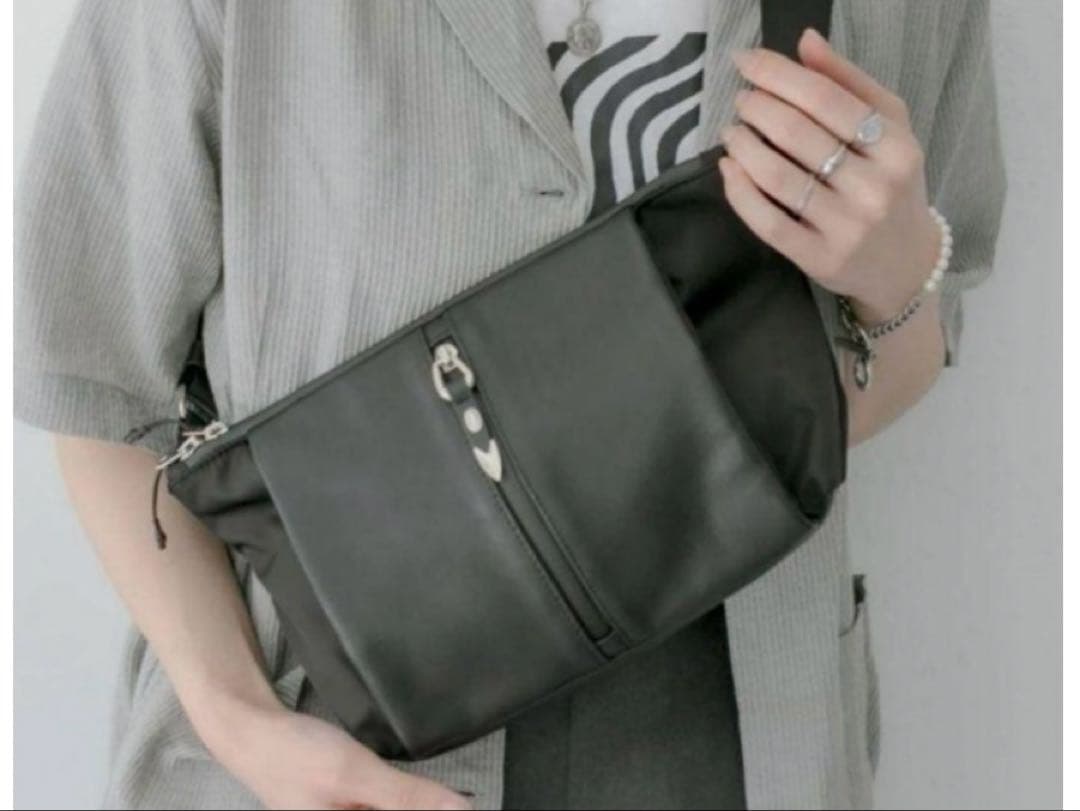 イアパピヨネ☆ブラック ボディバッグ・ウエストポーチ