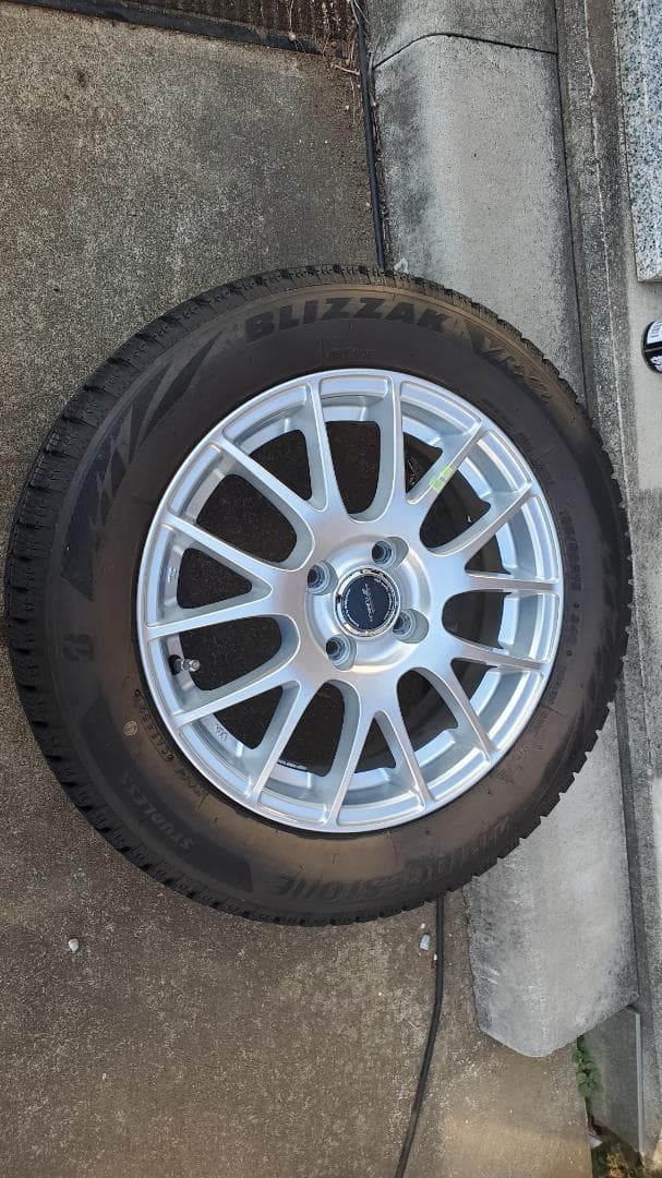 アルミ付きスタッドレスタイヤ　バリ山　バラ販売　185/60R15　4穴