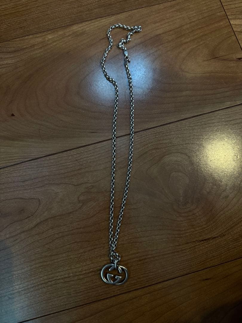 GUCCI シルバー ロゴペンダント ネックレス