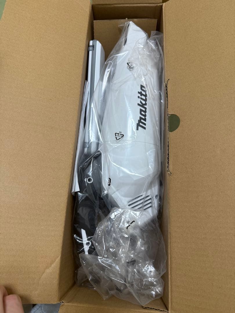 Makita 充電式クリーナー CL001GZW 未使用