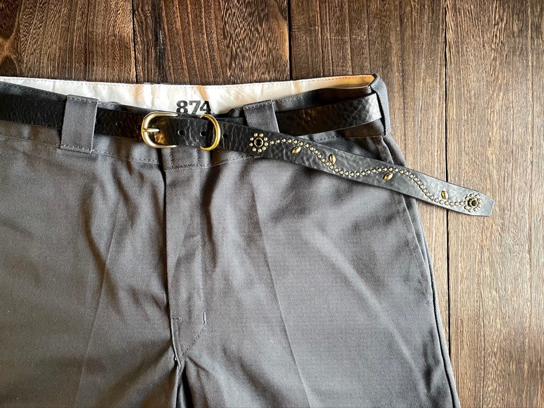 スタッズナローロングベルト　2.4cm　真鍮　シボ　フラワー　HTC CALEE