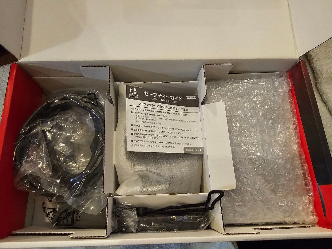 Nintendo Switch 本体（通常モデル）箱・付属品あり