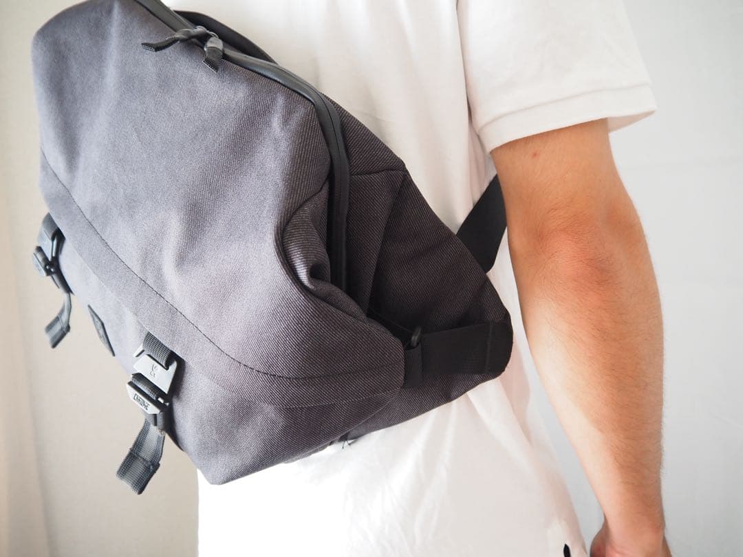 CHROME クローム ダークグレー メッセンジャーバッグ