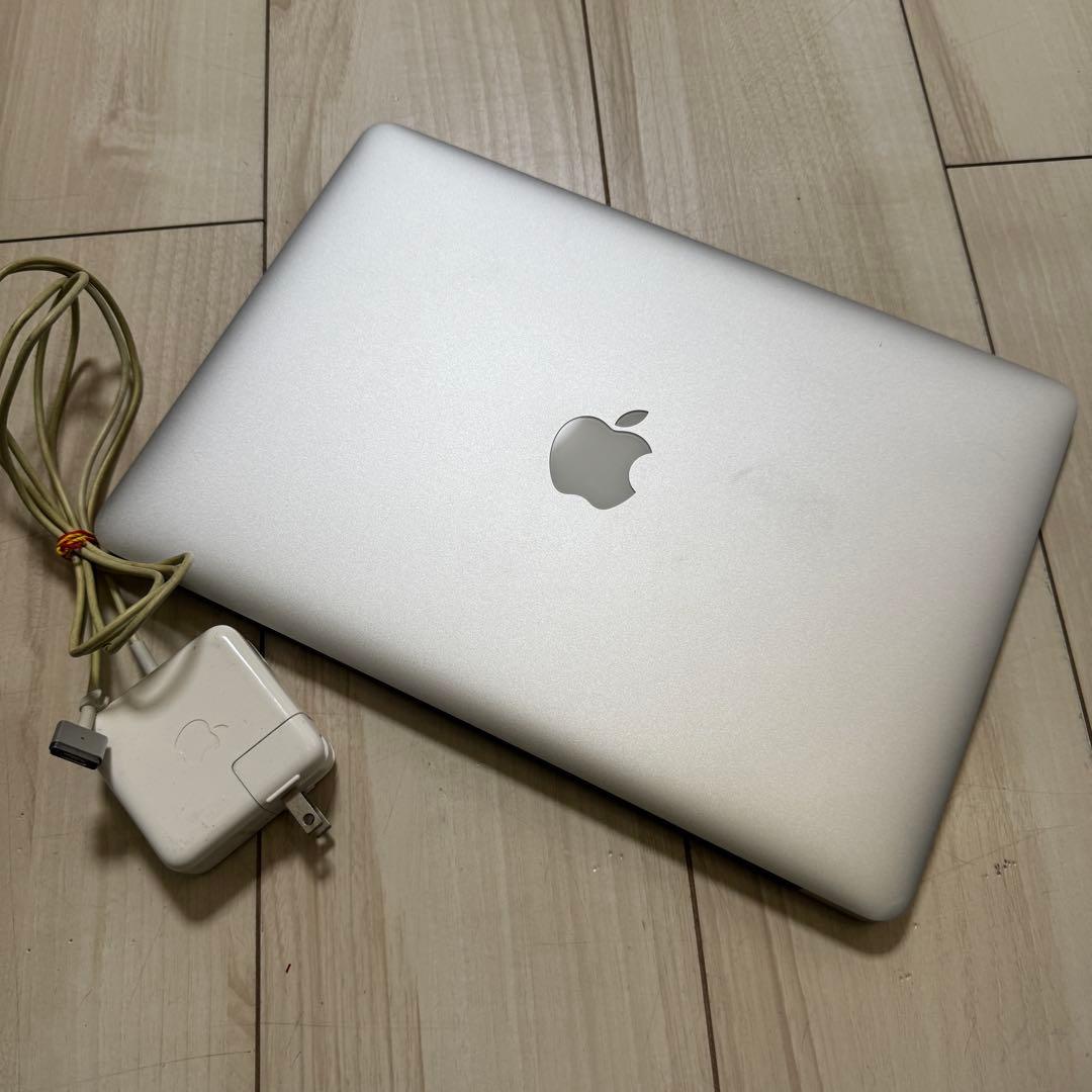 MacBook Air 13インチ シルバー 充電器付き　a1466