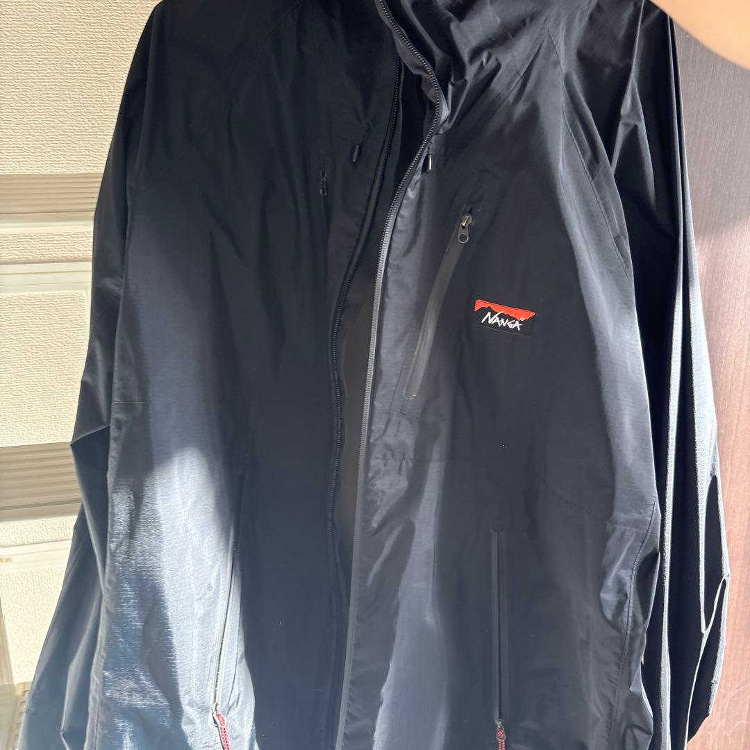 ほぼ新品です！軽くしかも風を通さないのでゴルフにも最適です　NANGA アウター