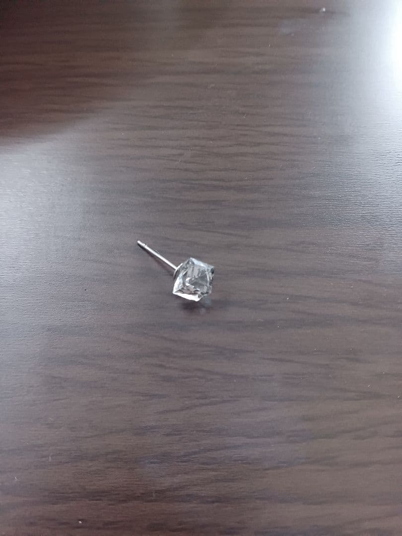 シルバー クリスタルカット 片耳ピアス