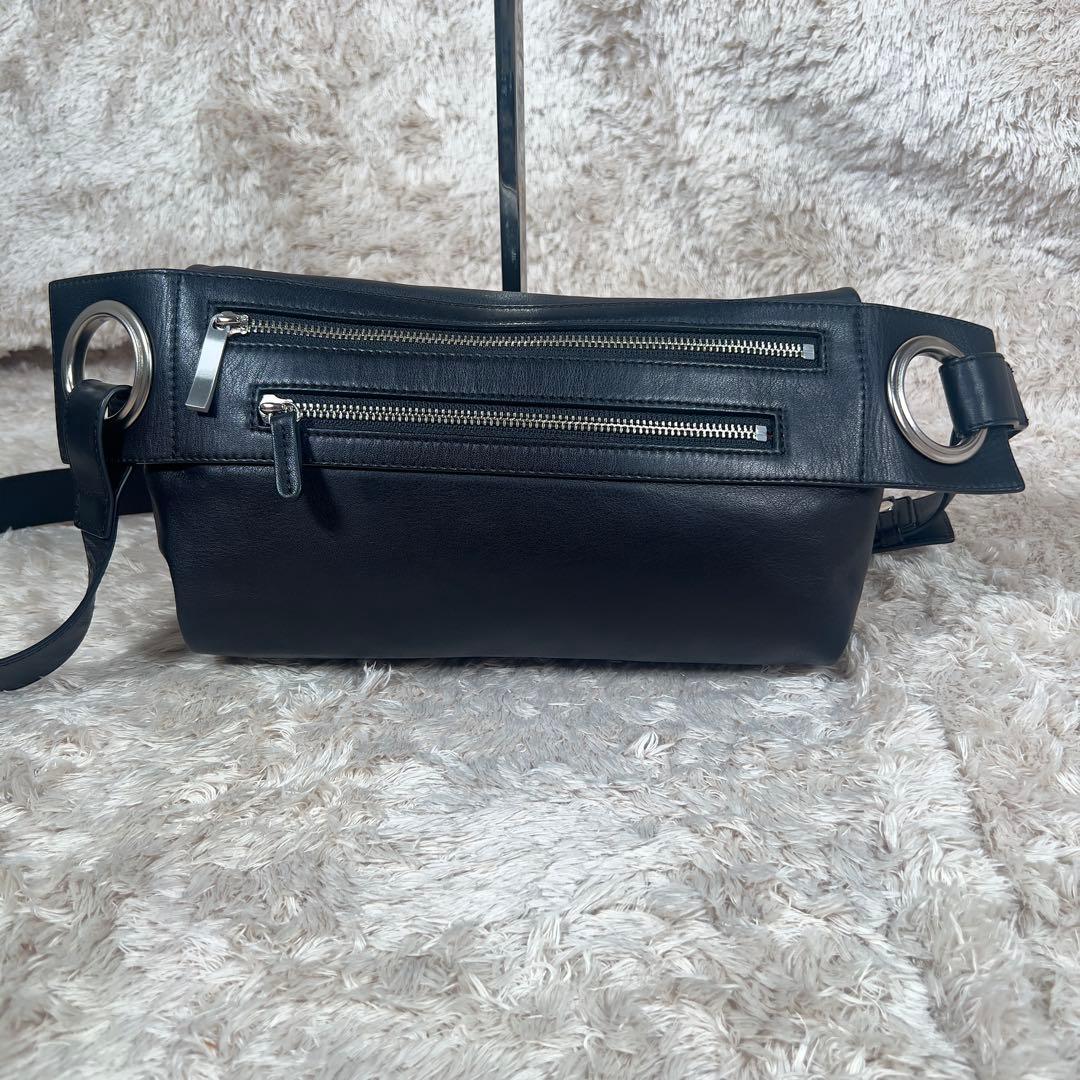 美品 カワカワ hatome ハトメ　ボディバッグ レザー ブラック