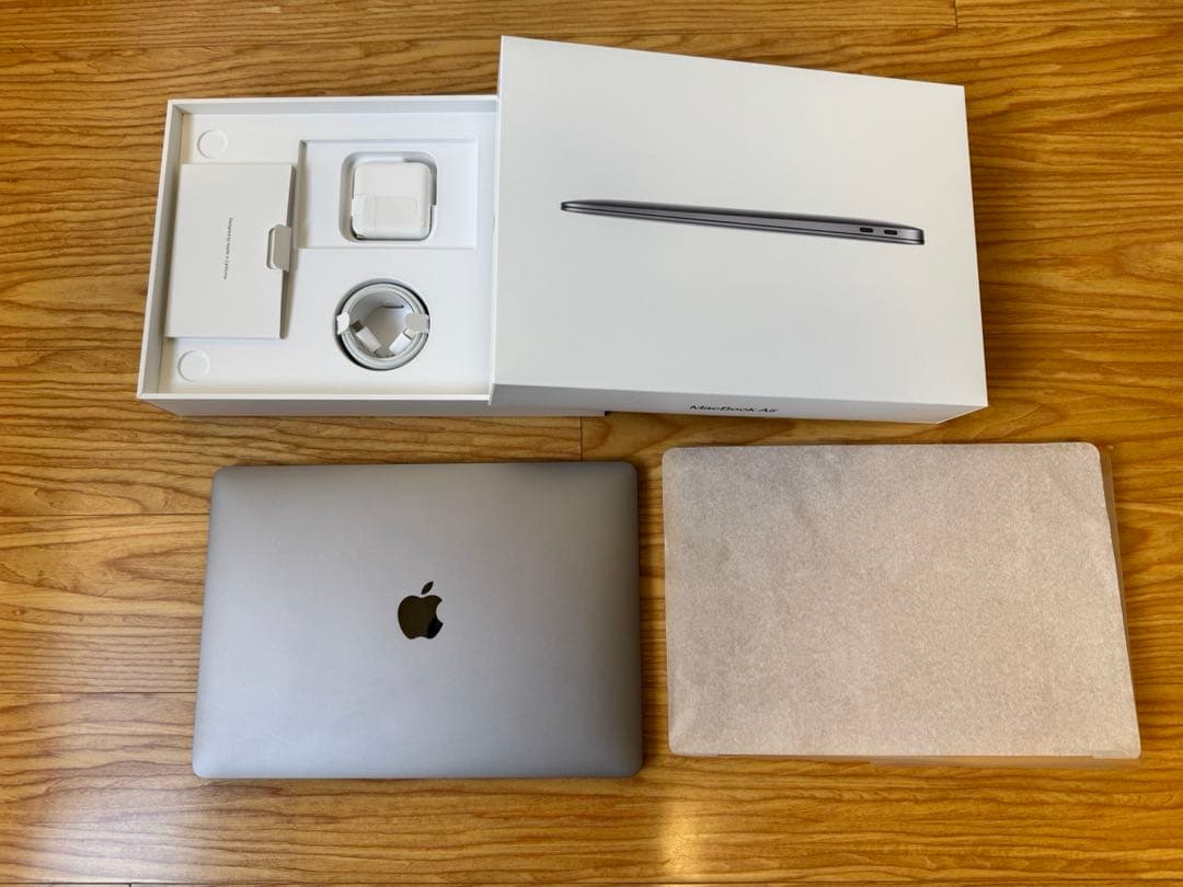 MacBook本体 MacBook Air (M1, 2020) 16GB 256