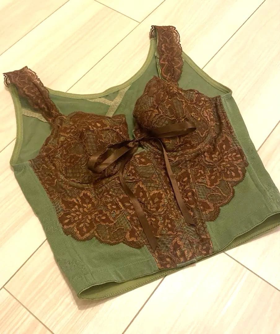 美品⭐︎ララグラント　ニッパービスチェ　C70 オリーブ