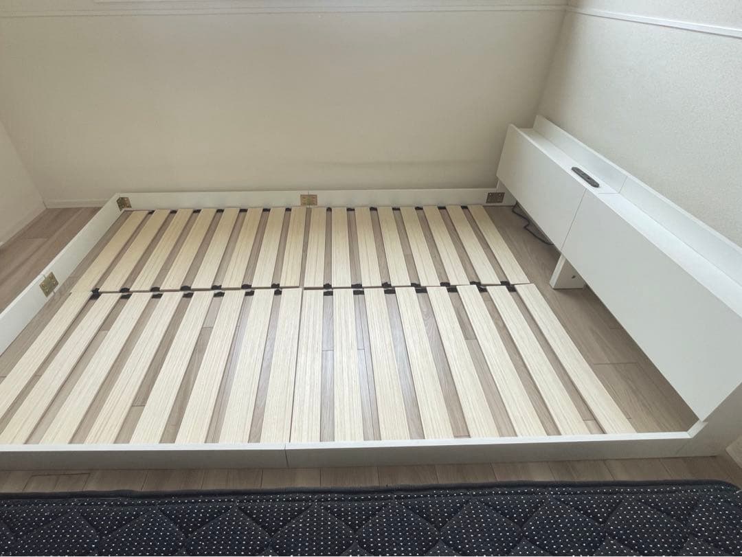 ベッドフレーム　ダブル　二口コンセント　すのこベッド　ホワイト