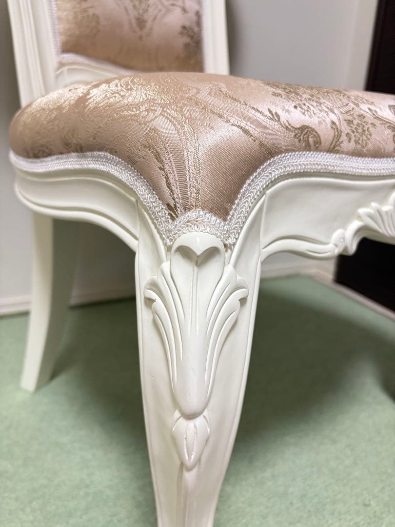 2.クラシックスタイル 椅子 白 ベージュ　美品