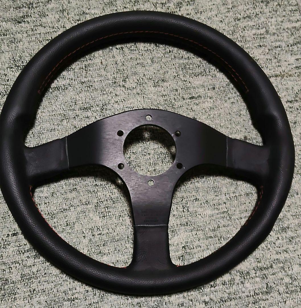 MOMO モモ　ステアリング TYP D32 KBA 70142