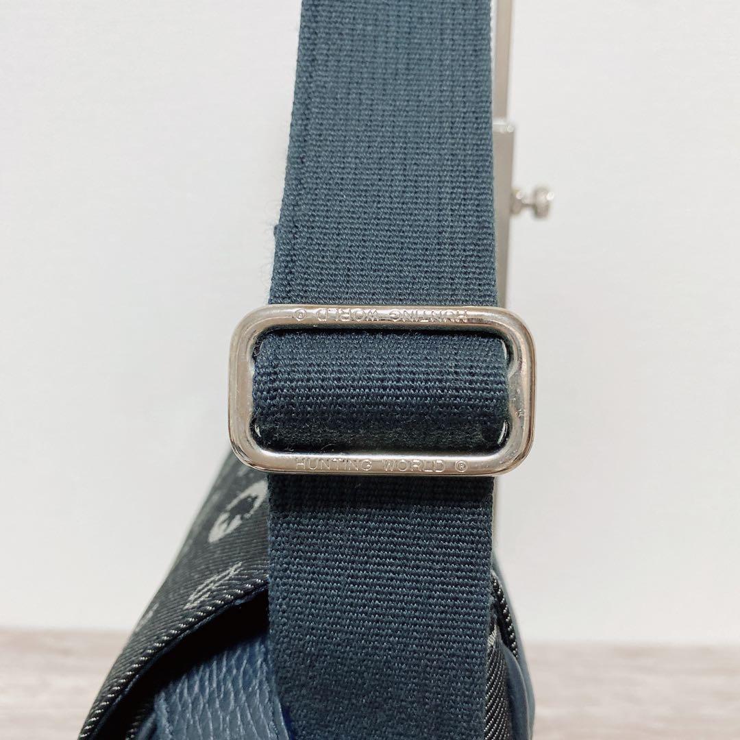 ハンティングワールド 　ショルダーバッグ 　モノグラム　メッセンジャーバッグ