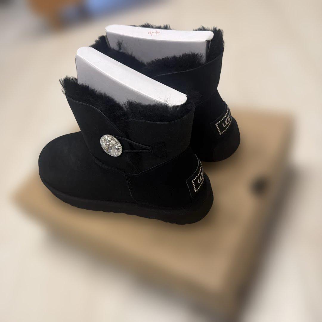 UGG ブラック ムートンブーツ・スワロフスキー