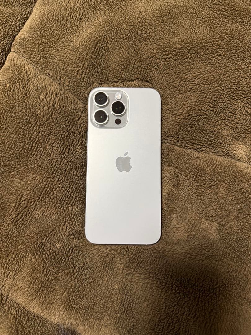 Apple iPhone 16Pro Maxナチュラルチタニウム　本体