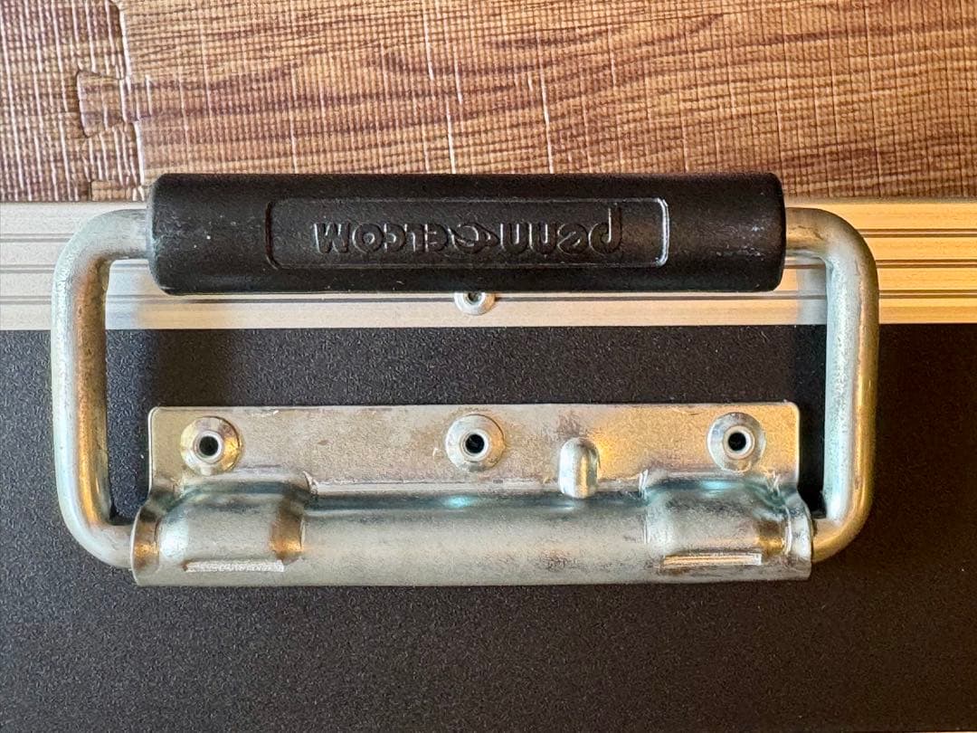 penn elconの2Uラックケース ブラックマジックデザイン ラックマウント