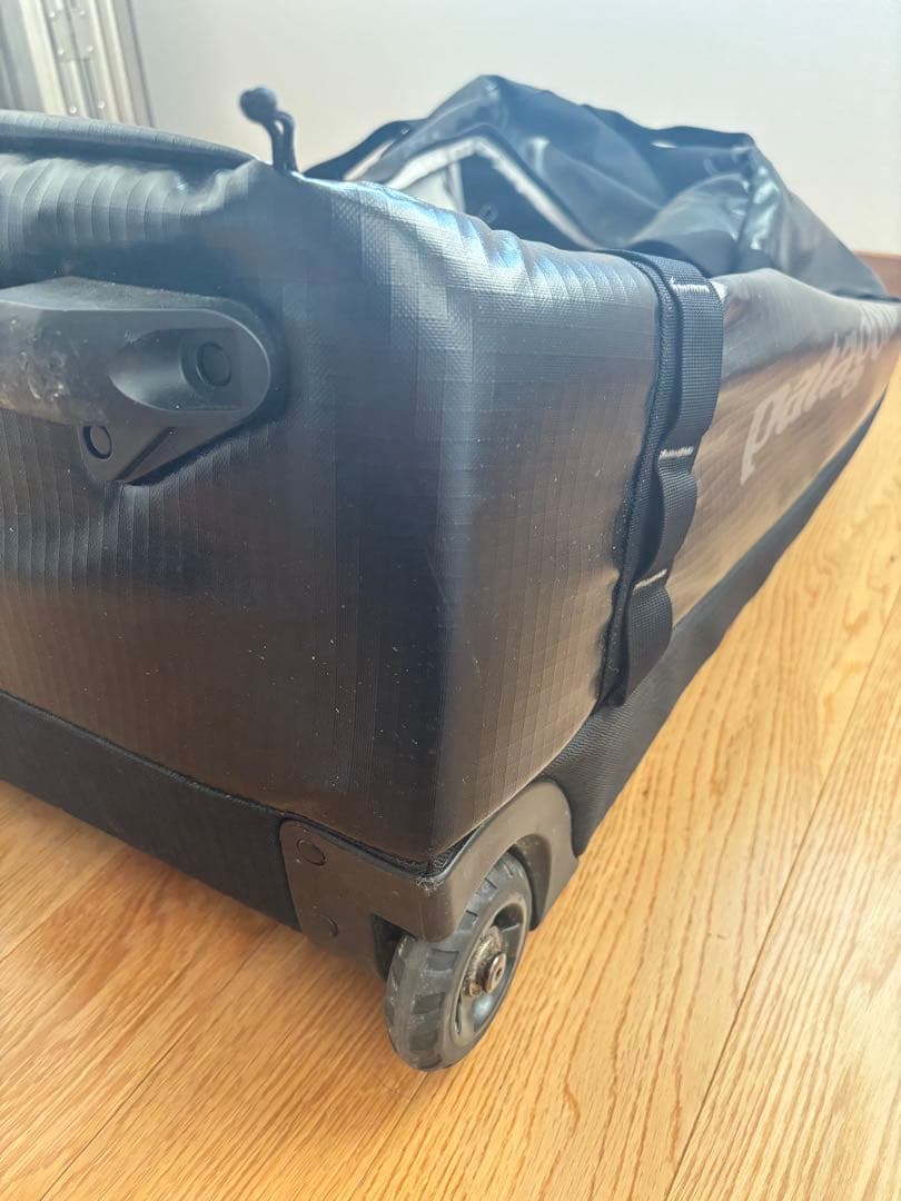 patagoniaブラックホール70L WHEELED DUFFEL