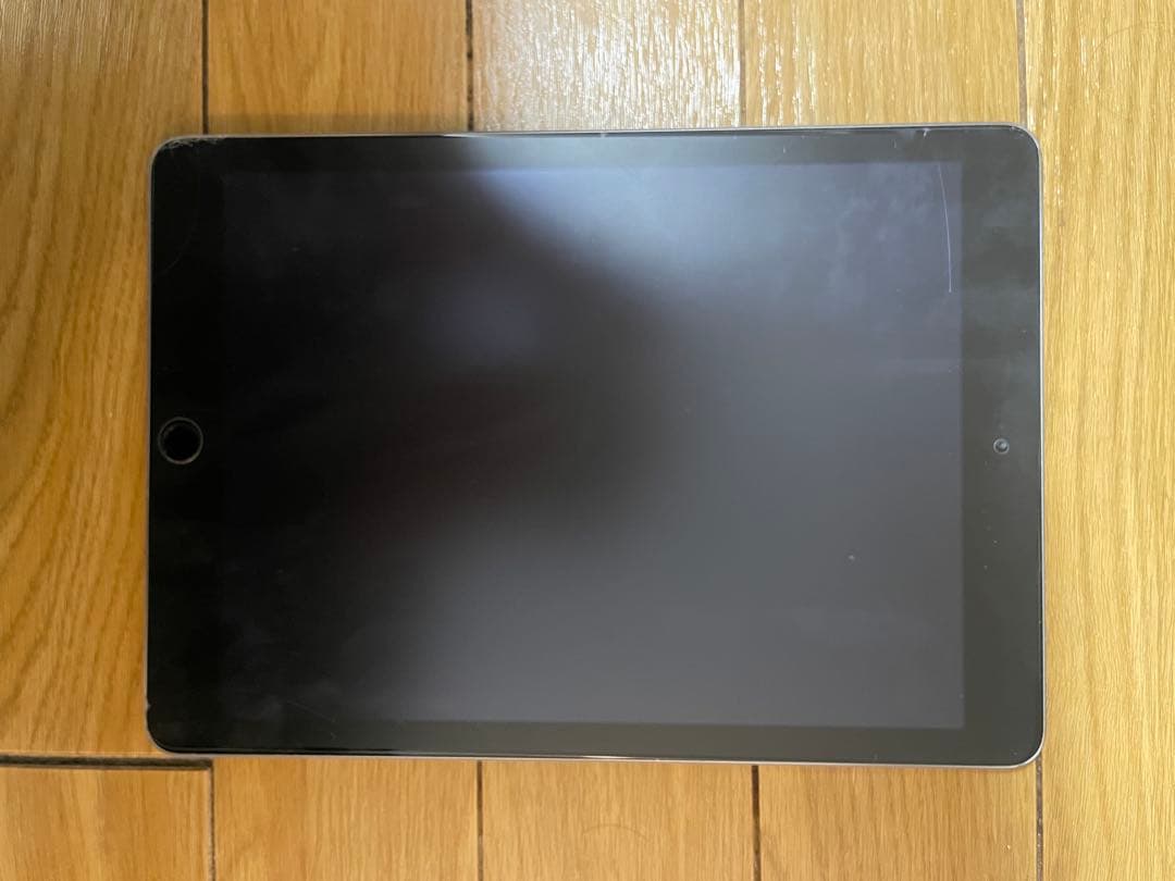 Apple iPad シルバー本体第五世代