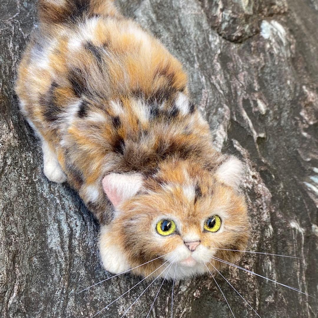 羊毛フェルト猫　全身　リアル可愛い三毛のサイベリアン