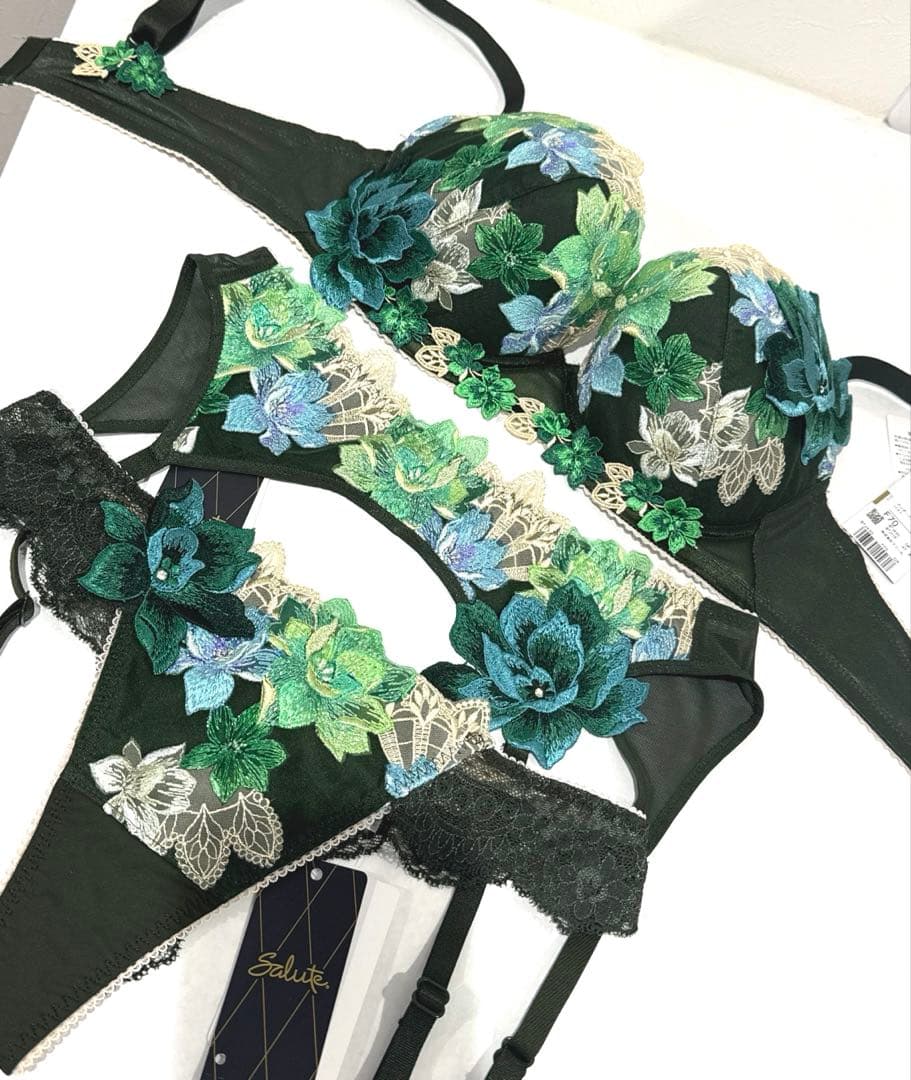 サルート F70 ガーター M ソング M