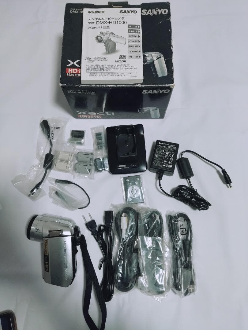 美品 SANYO Xacti DMX-HD1000 8GB付き　ビデオカメラ