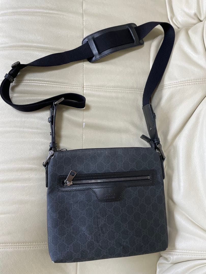 グッチ　メッセンジャーバック