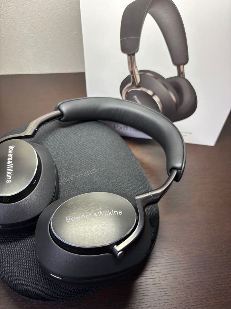 Bowers & Wilkins Px8ブラック