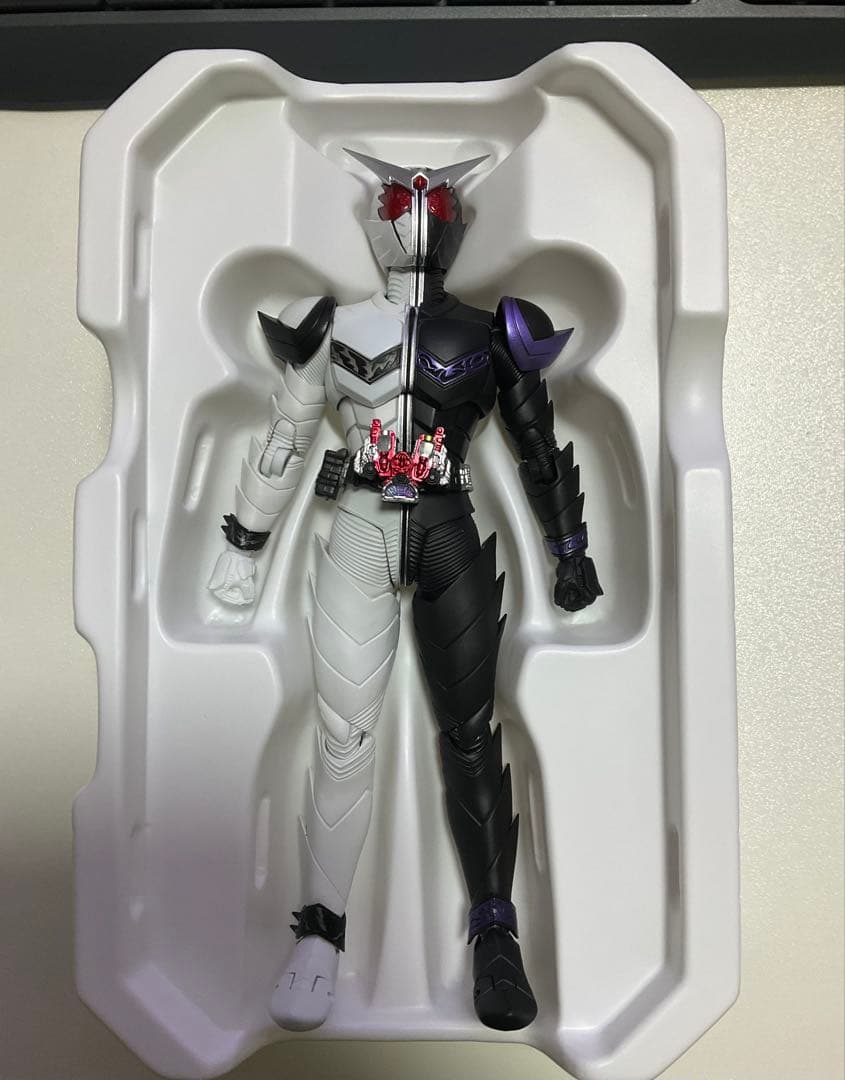 【中古】S.H.Figuarts（真骨彫製法）仮面ライダーW ファングジョーカー
