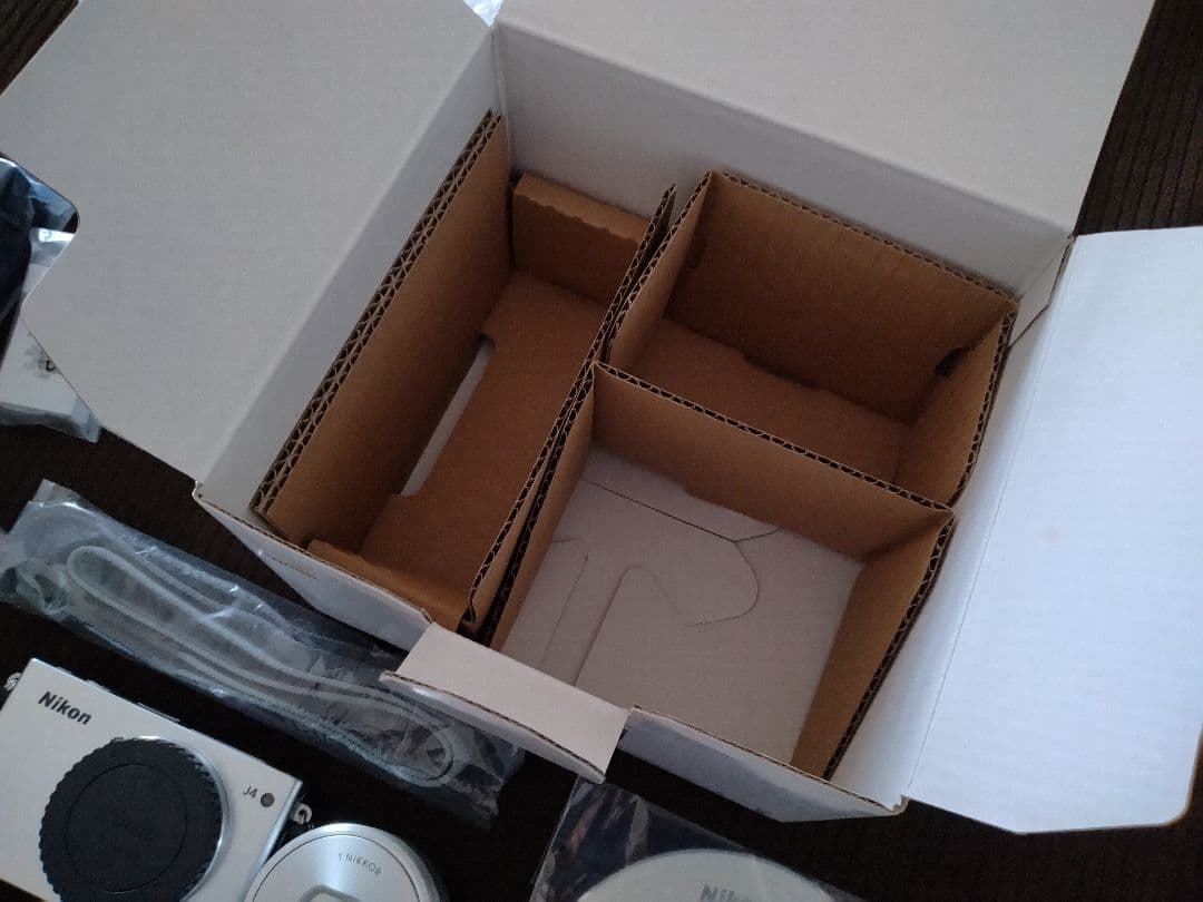 【ほぼ未使用】Nikon 1 J4 MODEL Zoom Lens Kit 純正