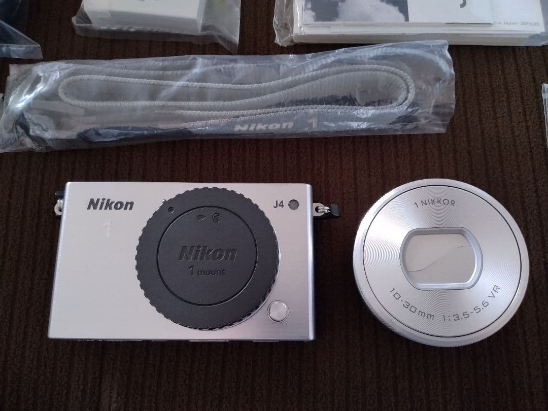 【ほぼ未使用】Nikon 1 J4 MODEL Zoom Lens Kit 純正