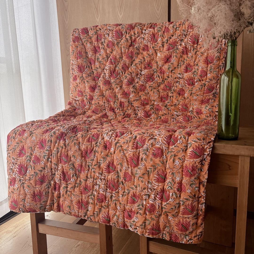 未使用※訳アリ　インド ブロックプリント 中綿入りベビーキルト オレンジ　ラグ