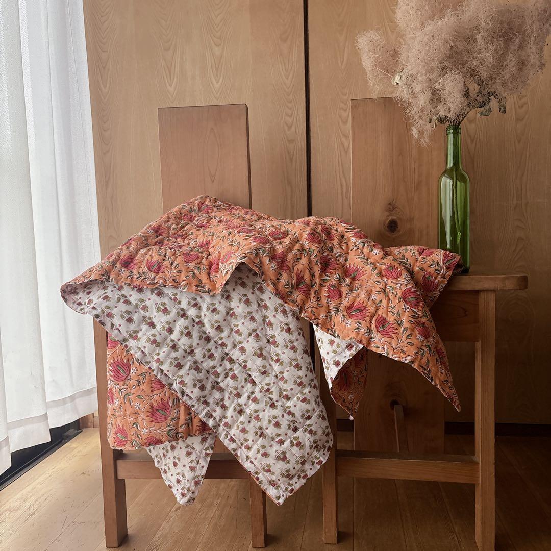 未使用※訳アリ　インド ブロックプリント 中綿入りベビーキルト オレンジ　ラグ