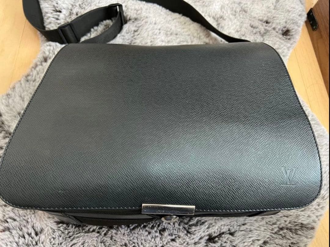 ルイヴィトン LOUIS VUITTON M30142 タイガ ヴィクトール