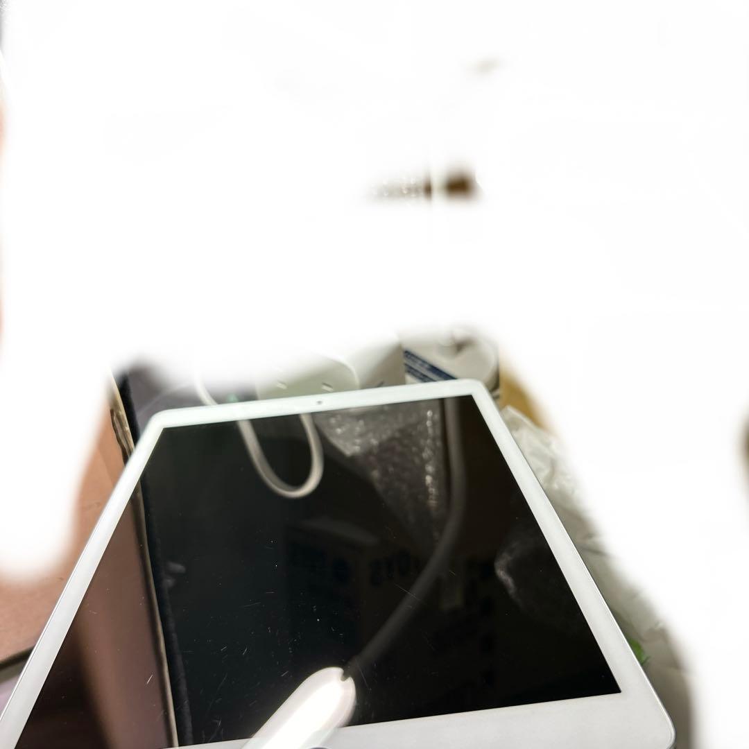 Apple iPad (第７世代) Wi-Fi + Cellular 32GB