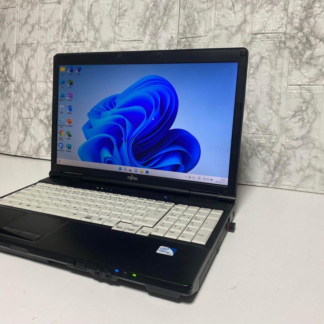 富士通ノートパソコン　メモリ8G Windows11Pro オフィス付き