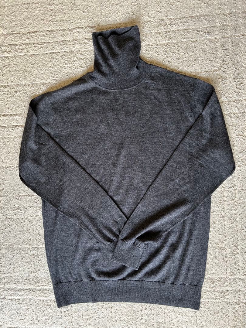 THE SOVEREIGN HOUSE ハイゲージ タートルネックニット