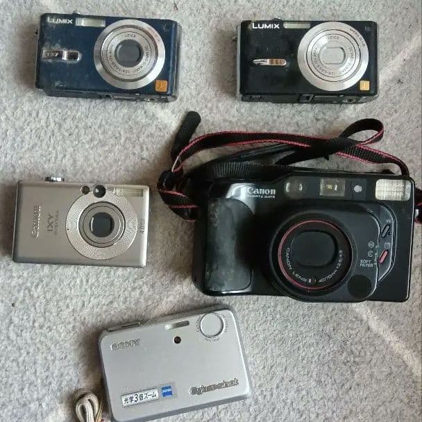 （価格変更依頼の方優先商品）コンパクトデジタルカメラ 4台とフィルムカメラ1台