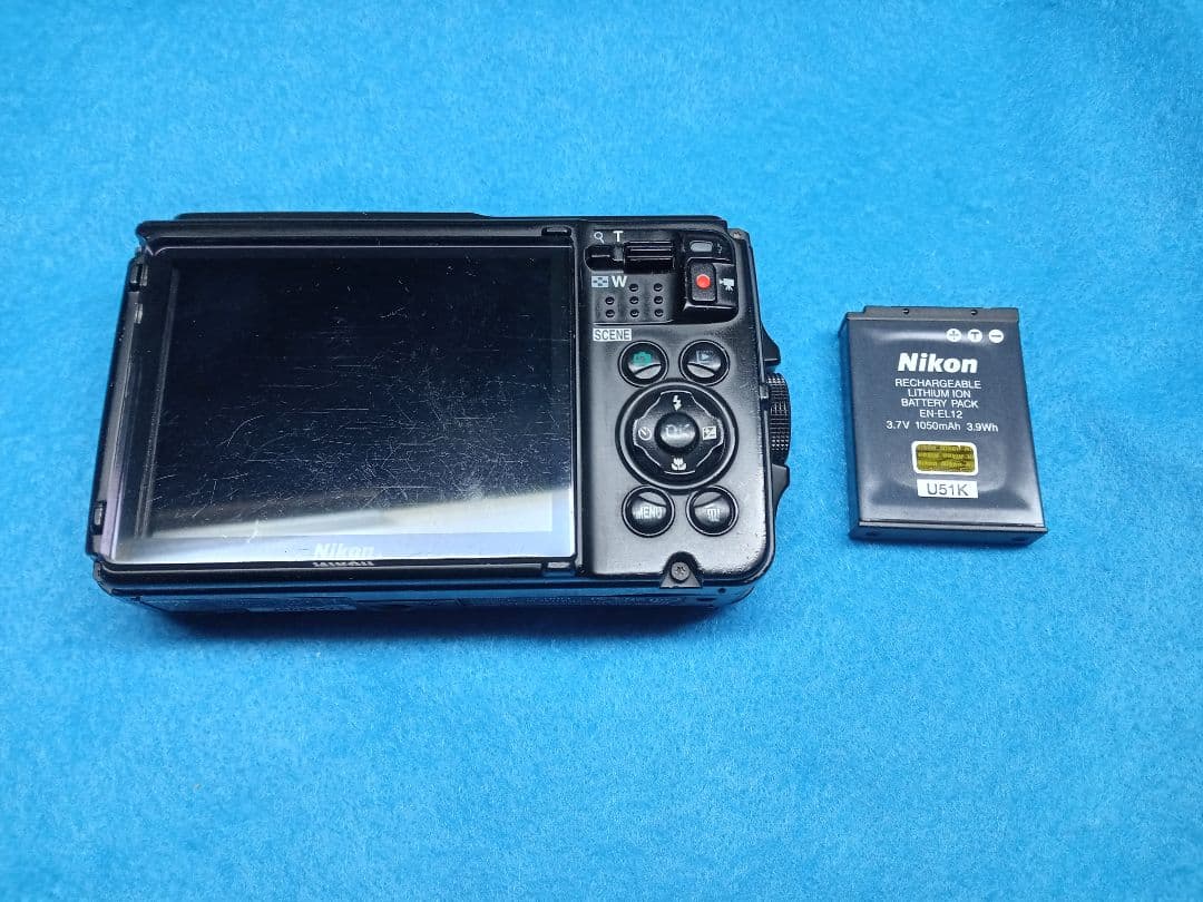 Nikon　COOLPIX　w300 レッド