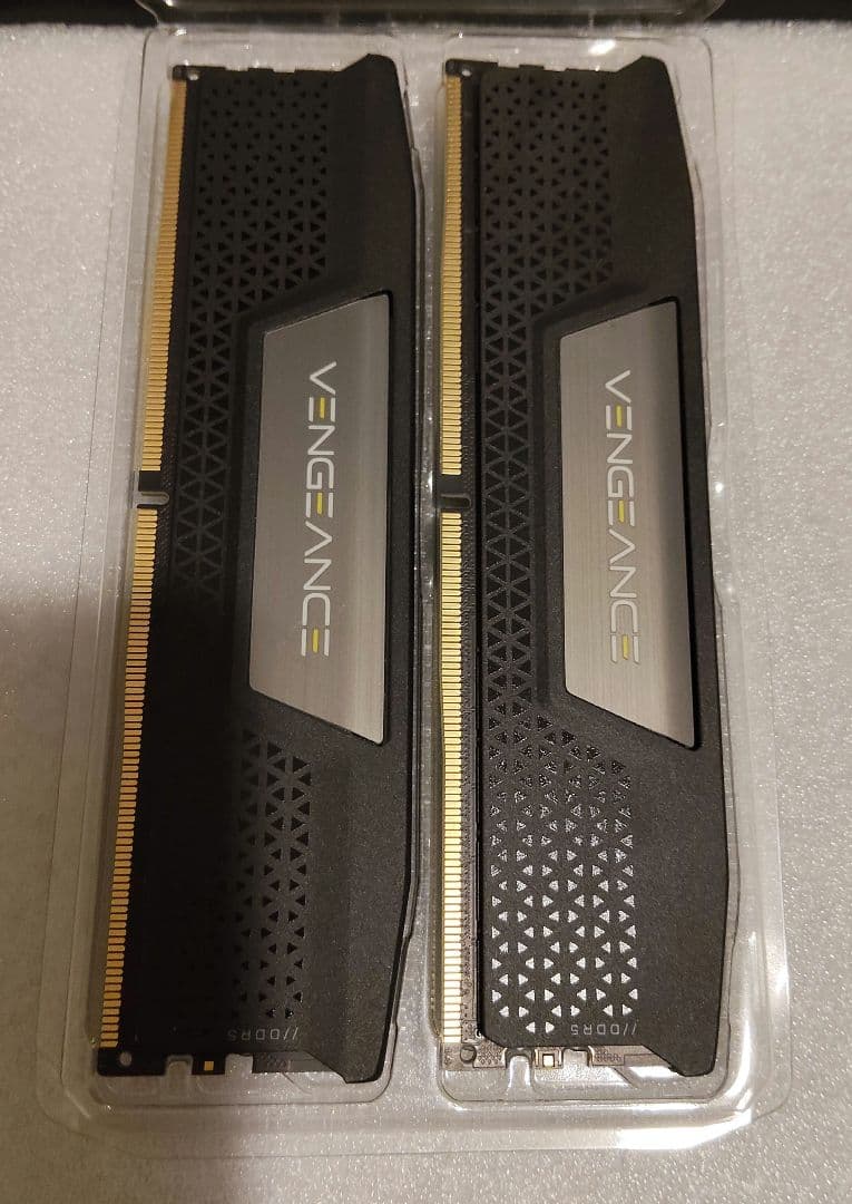 メモリー CORSAIR VENGEANCE DDR5 64GB 5200MHz