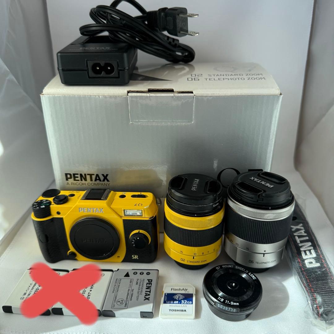 可愛らしいデジタル一眼カメラ「PENTAX Q7」イエロー　ズームレンズキット
