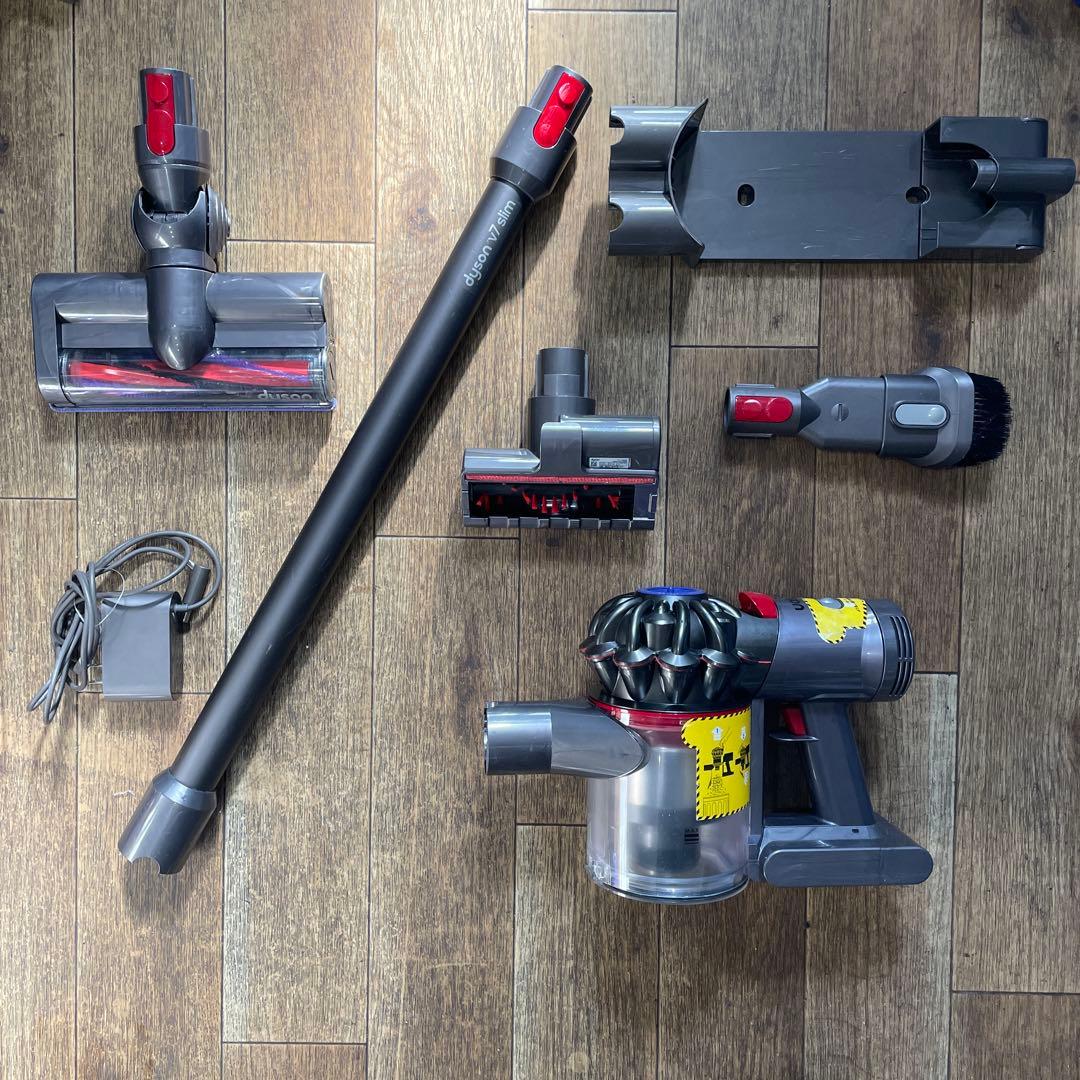 Dyson v7スティッククリーナー 充電器・アタッチメント付き